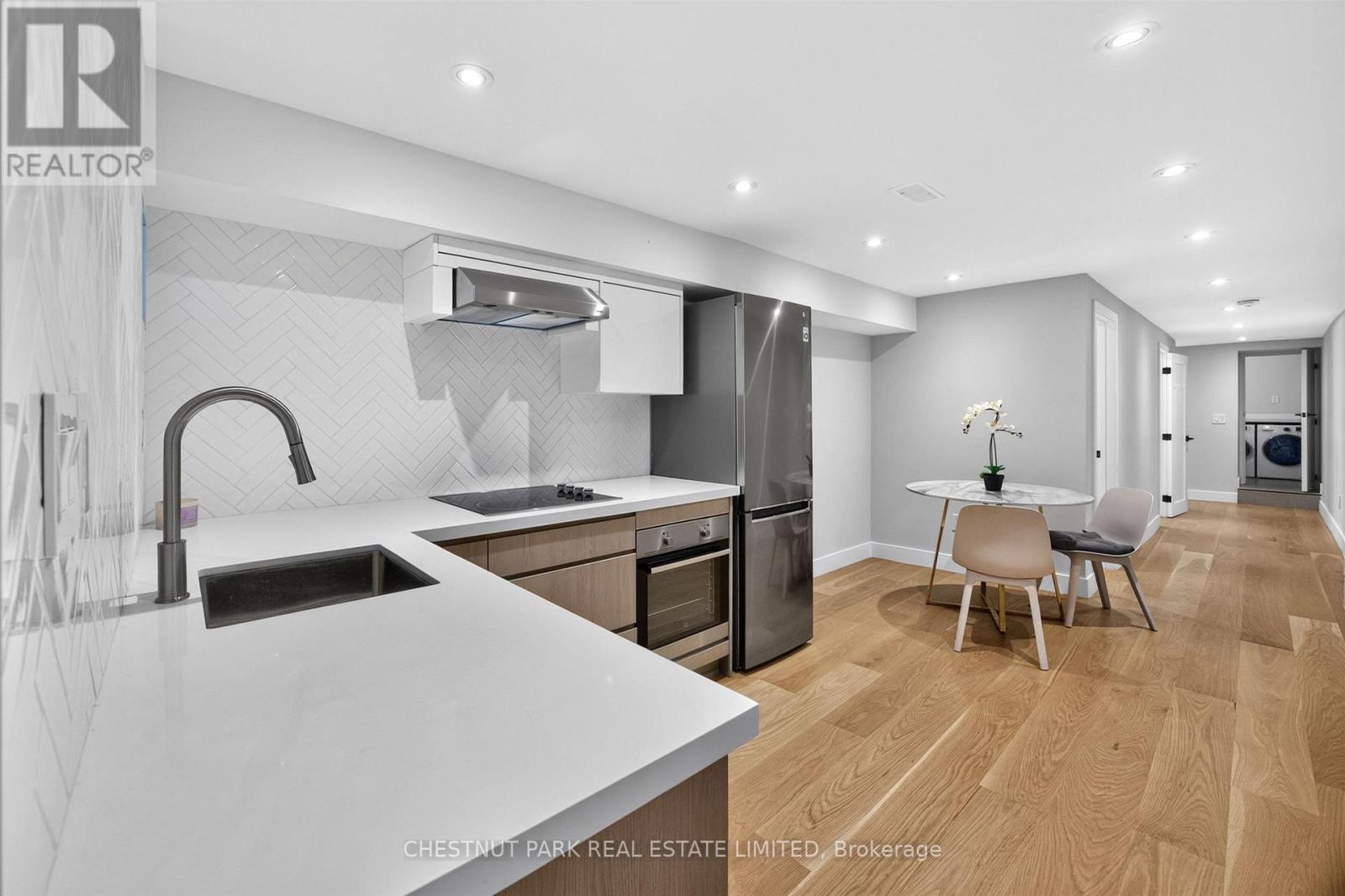 26 CAROLINE AVENUE - 37