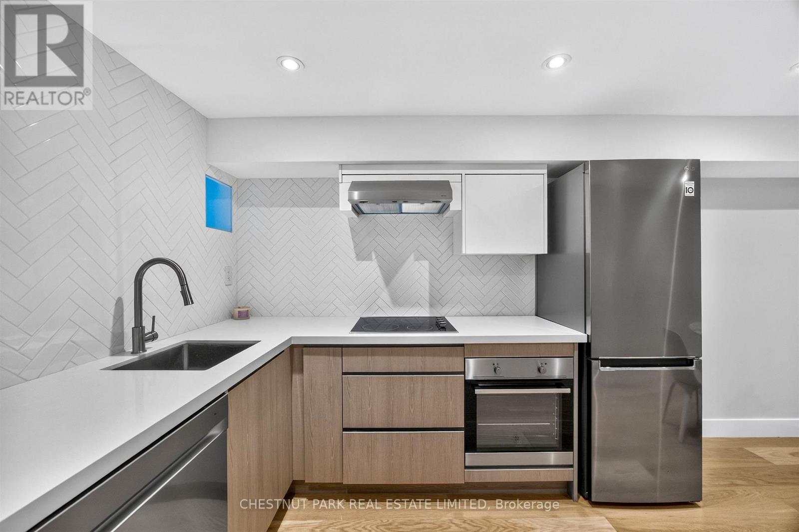 26 CAROLINE AVENUE - 38