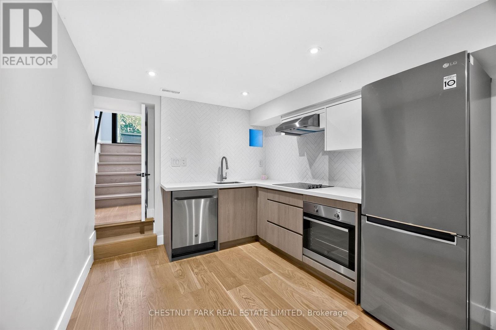 26 Caroline Avenue, Toronto, ON photo 39