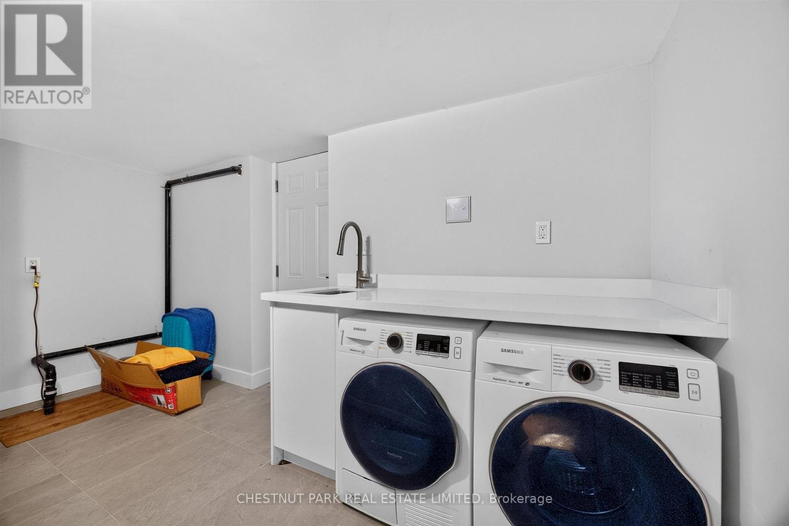 26 CAROLINE AVENUE - 44