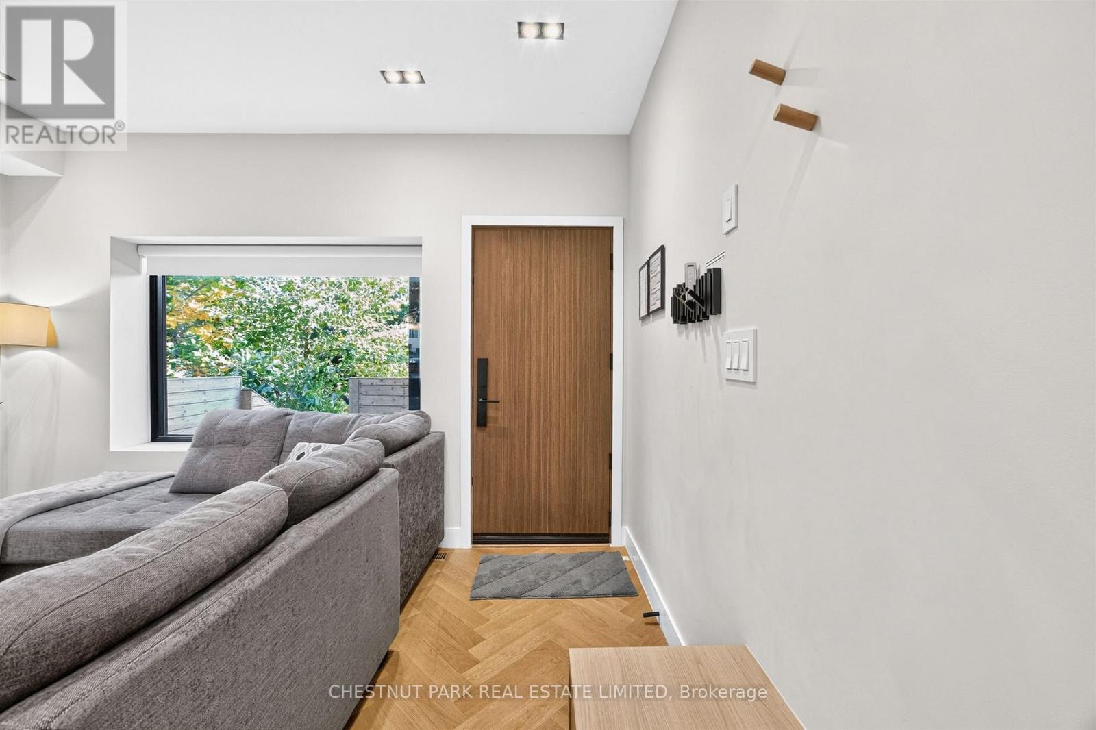 26 Caroline Avenue, Toronto, ON photo 5