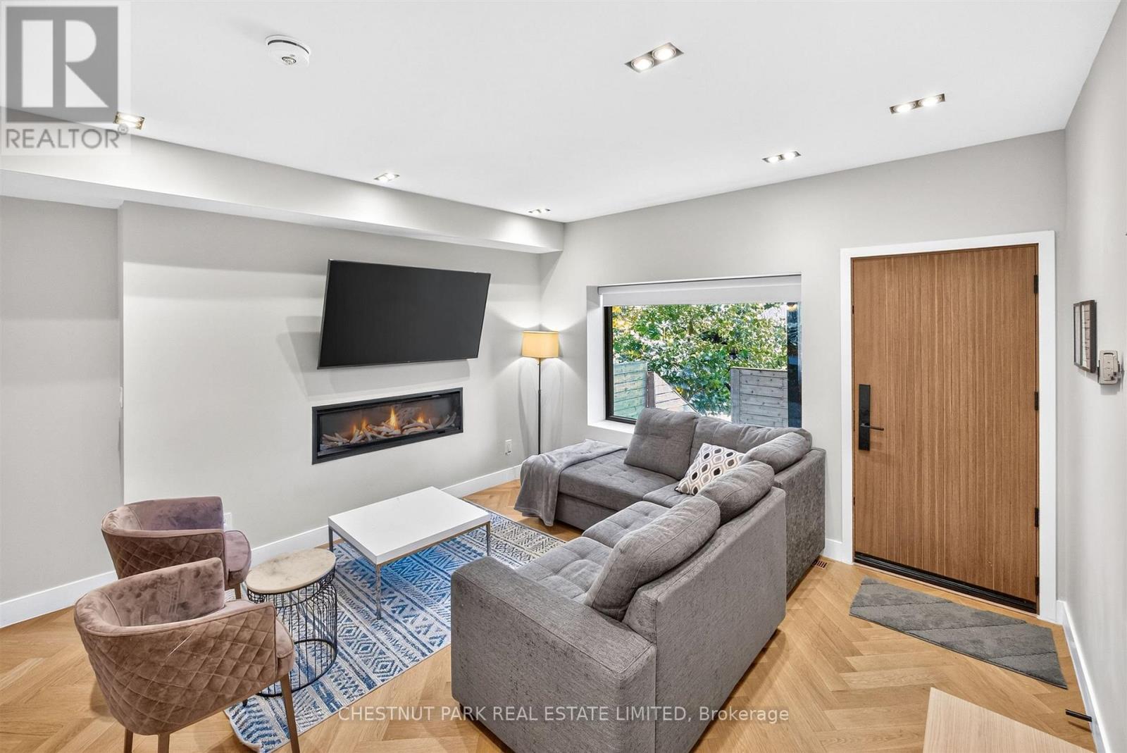 26 CAROLINE AVENUE - 6