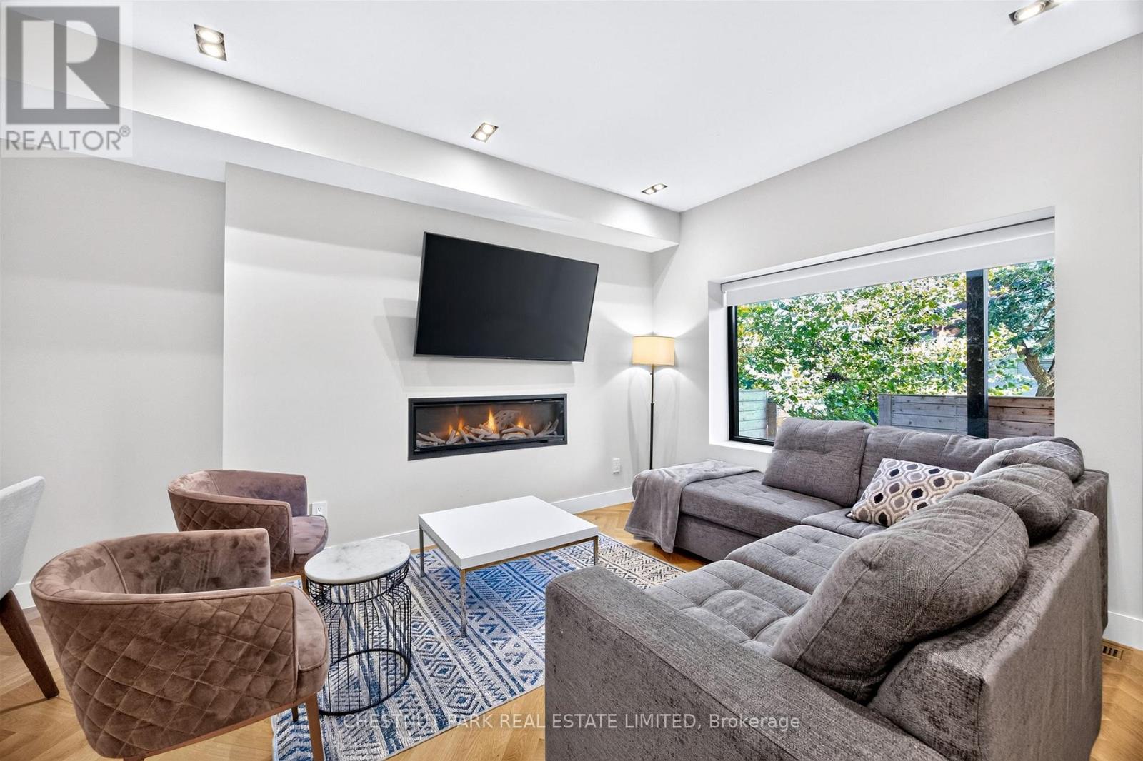 26 CAROLINE AVENUE - 7