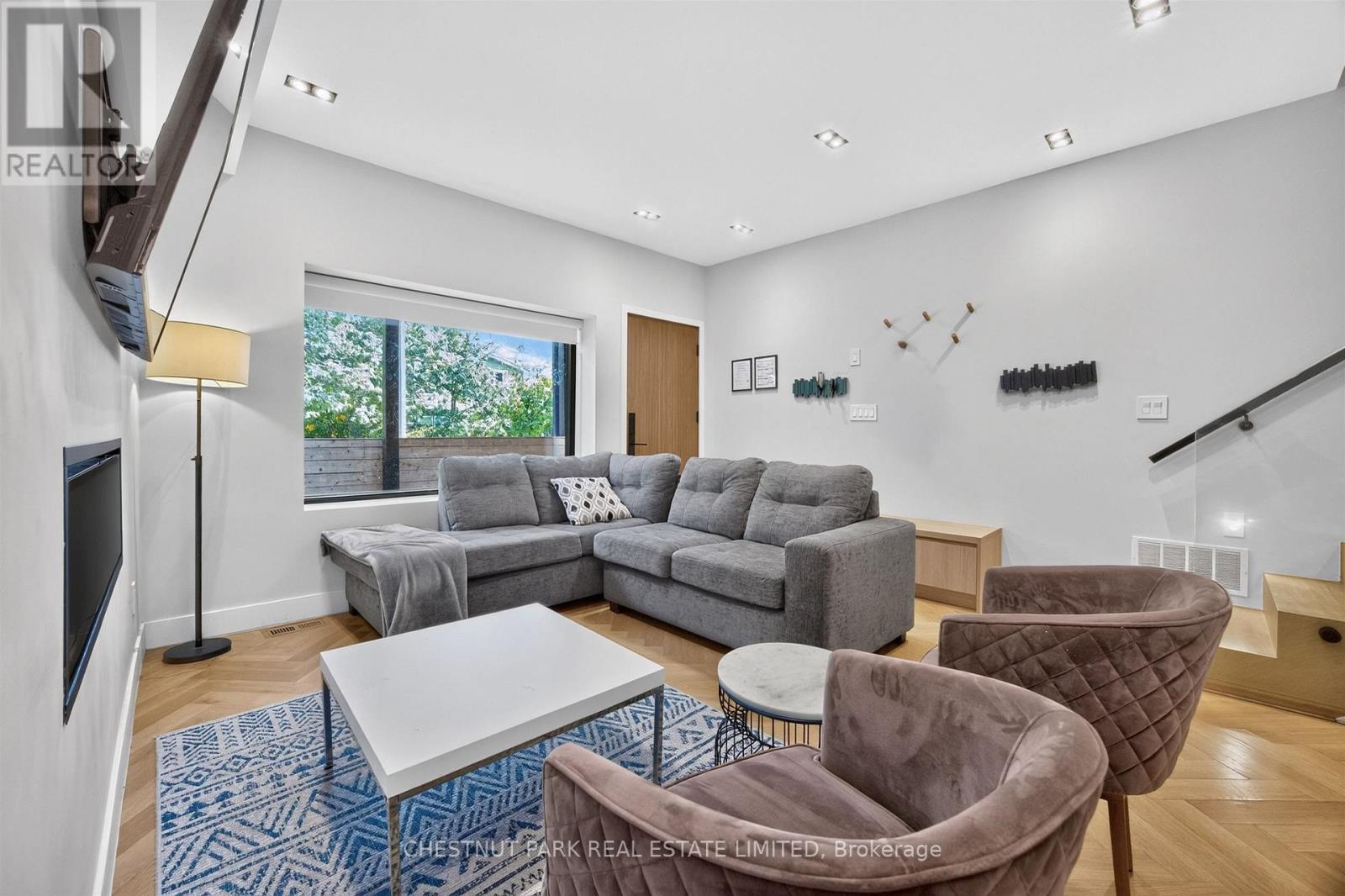 26 Caroline Avenue, Toronto, ON photo 8