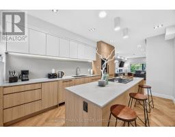 26 Caroline Avenue, Toronto, ON M4M2X7 Photo 11