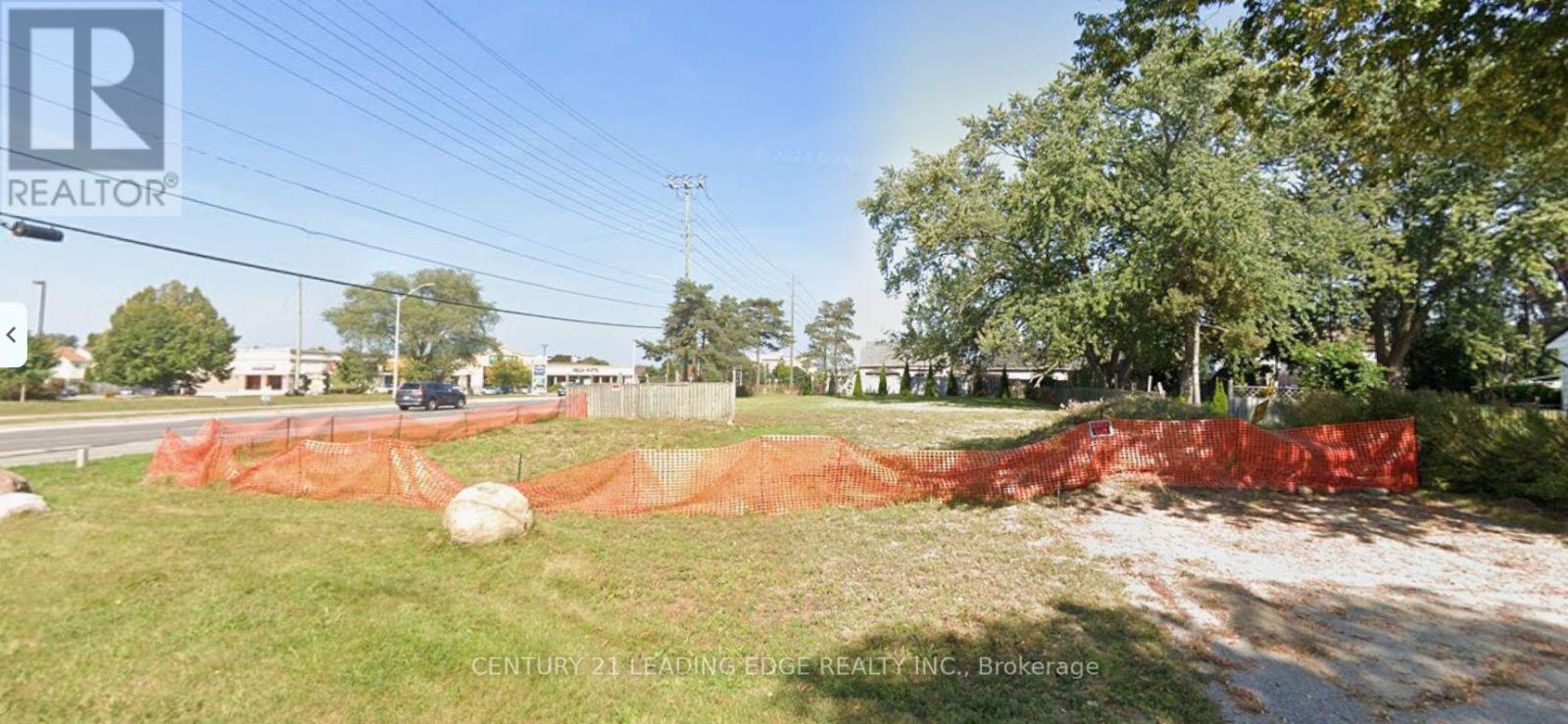 2 Hillcourt Avenue, Whitby, ON photo 2