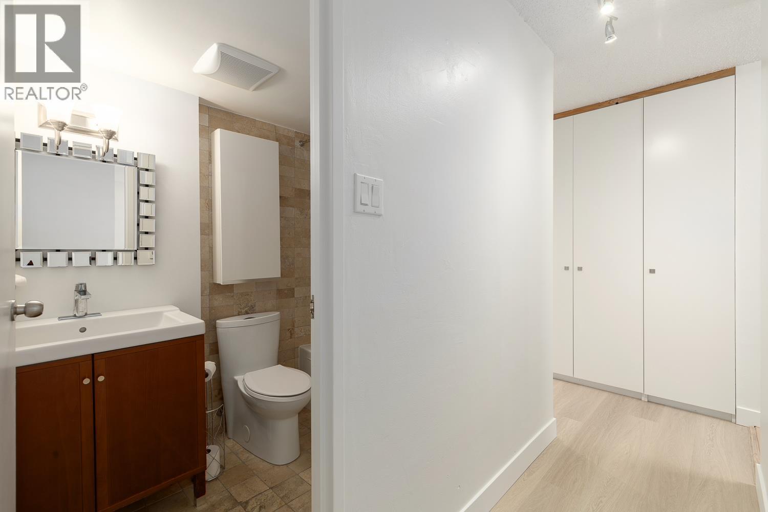 604 2016 FULLERTON AVENUE, North Vancouver