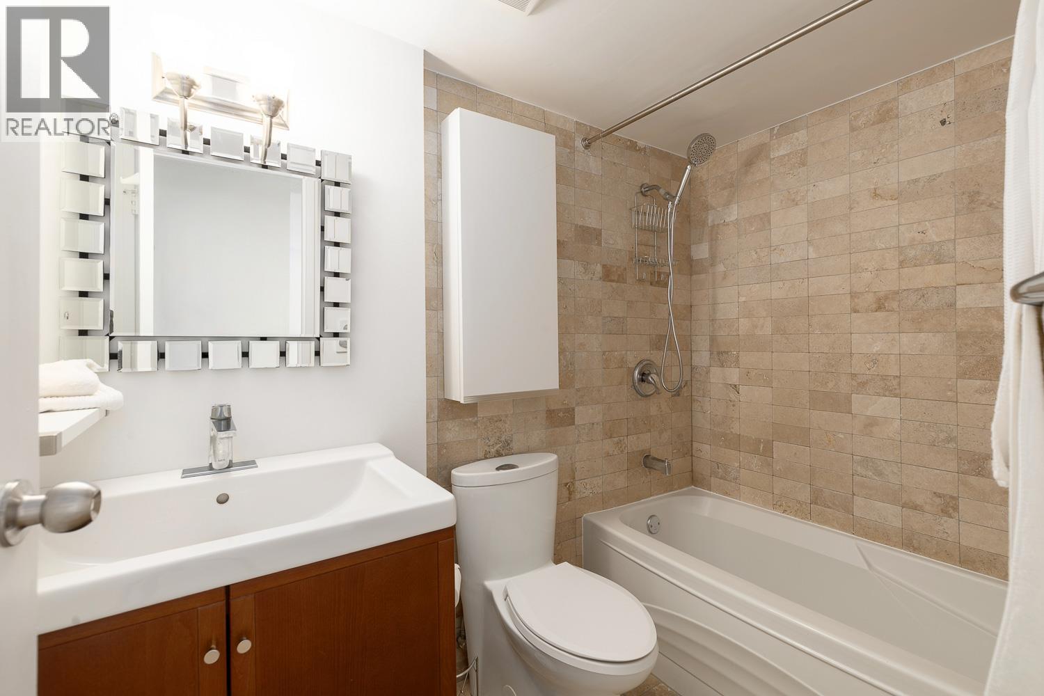604 2016 FULLERTON AVENUE, North Vancouver