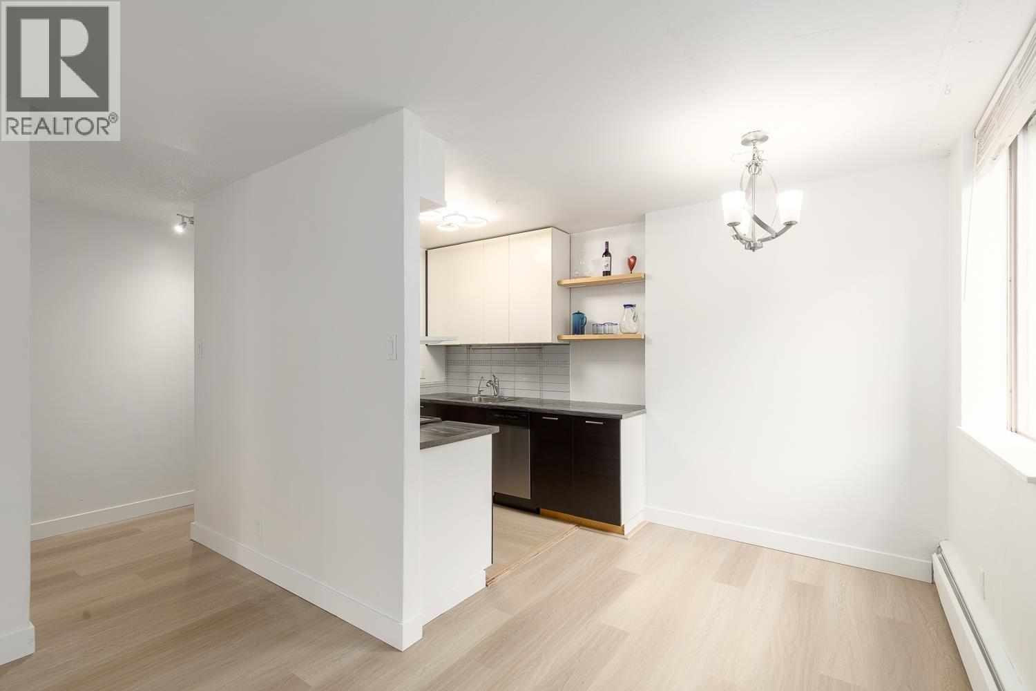 604 2016 FULLERTON AVENUE, North Vancouver