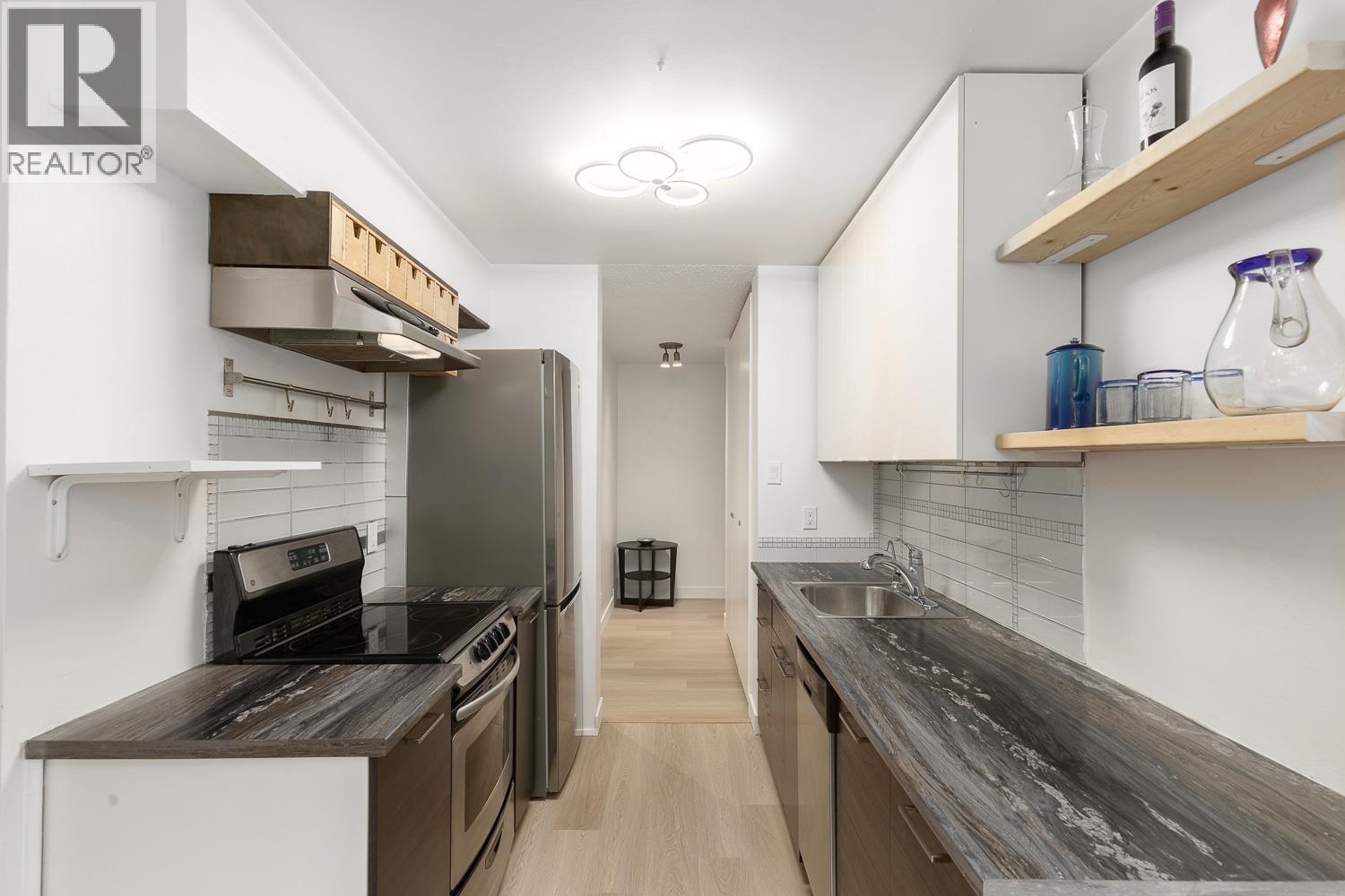 604 2016 FULLERTON AVENUE, North Vancouver