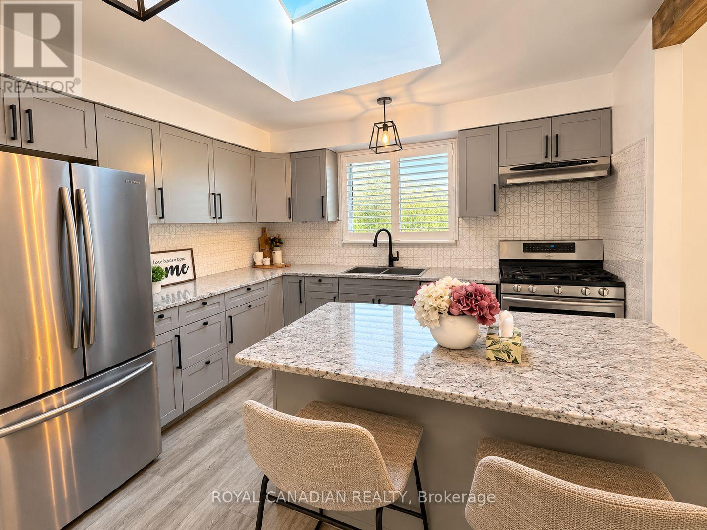36 Maplegrove Avenue, Bradford West Gwillimbury, ON photo 7