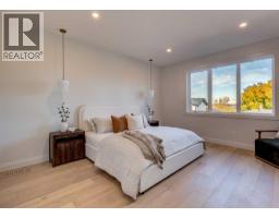 Primary Bedroom - 70a Montrose Crescent Ne, Calgary, AB T2E5P4 Photo 8