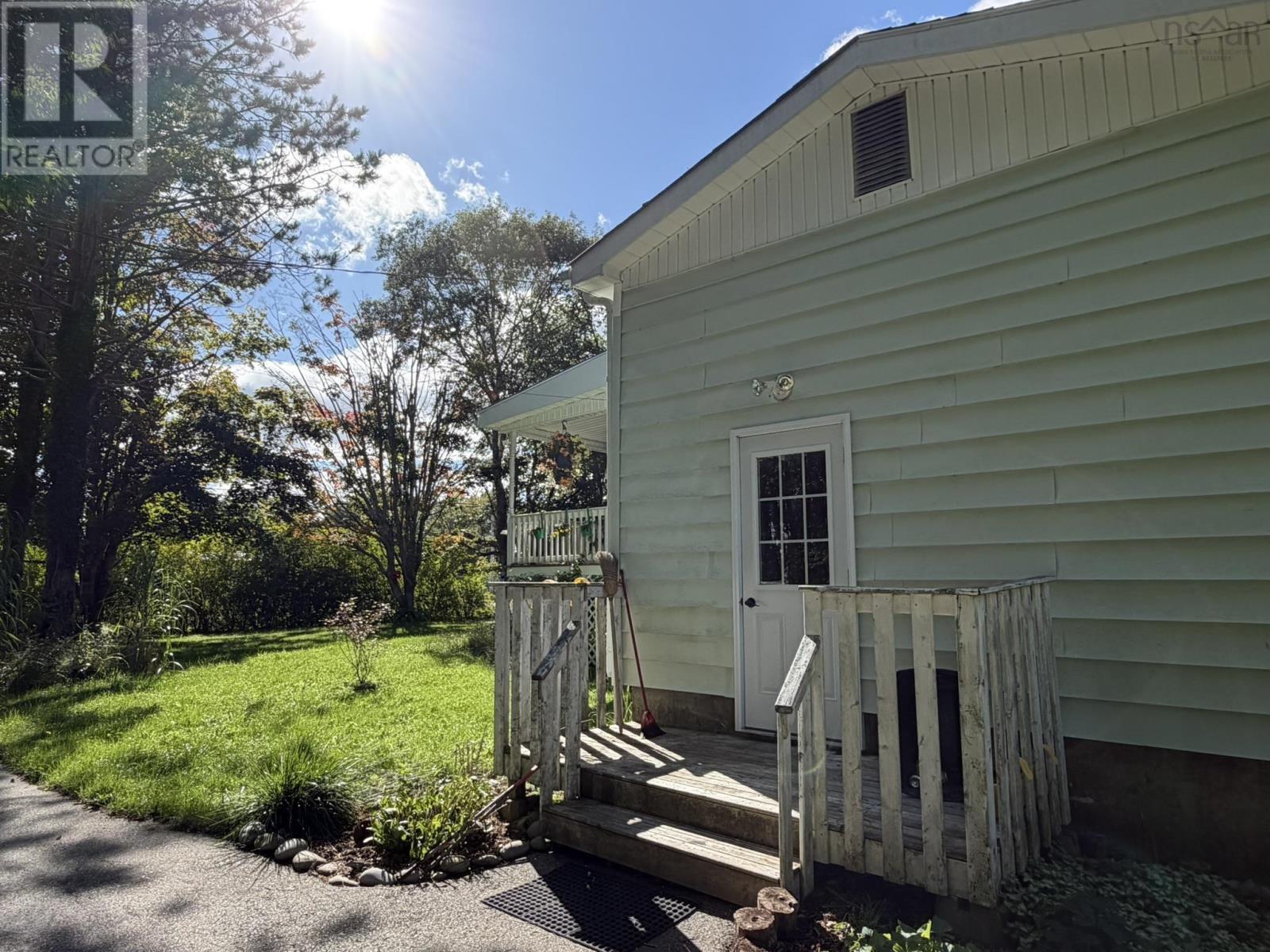 19 River Road - Image 12