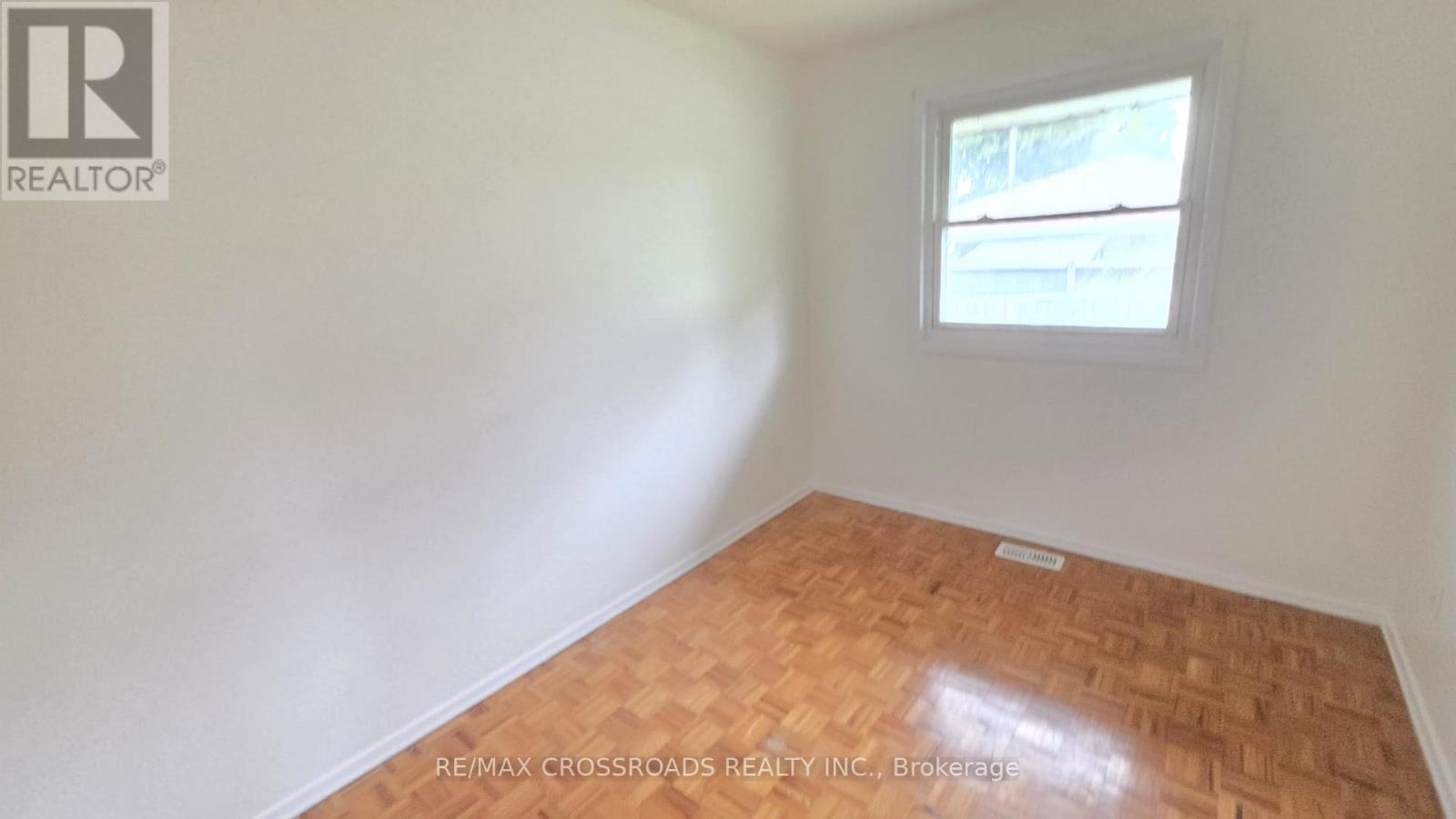 106 Kimberly Crescent — photo 7