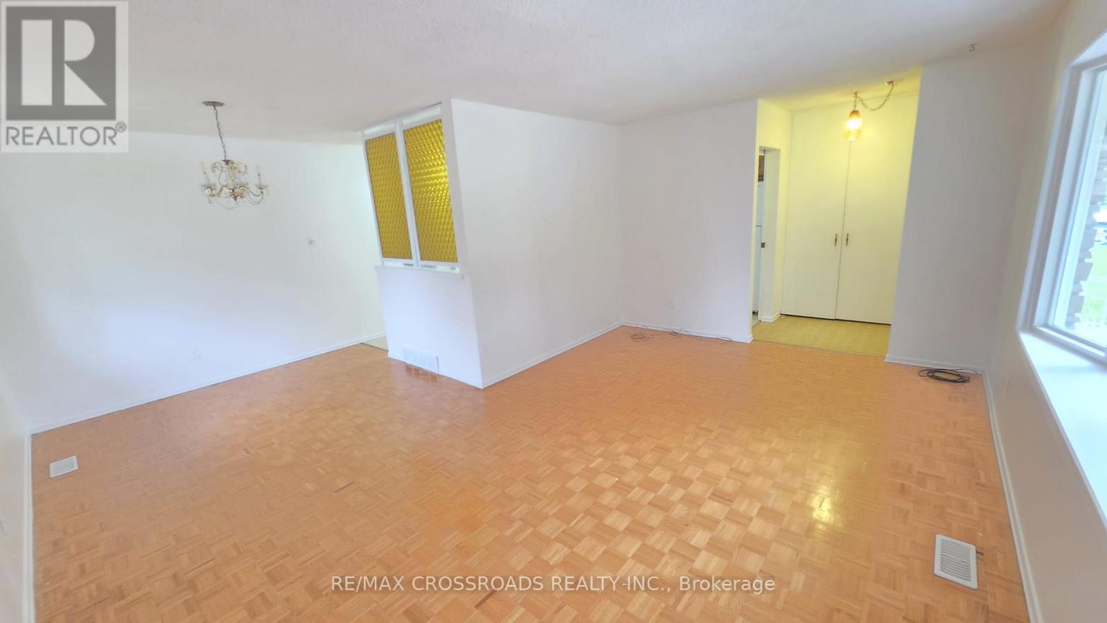 106 Kimberly Crescent — photo 4