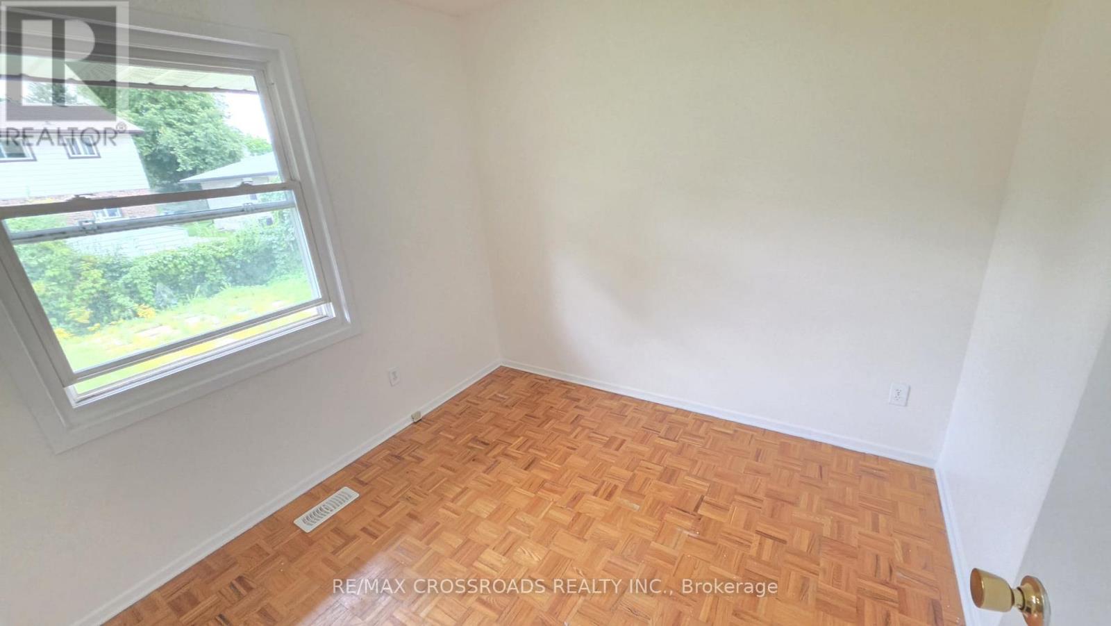 106 Kimberly Crescent — photo 8