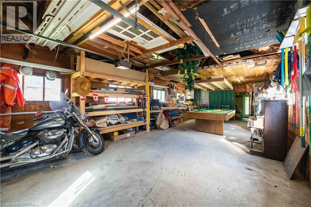 54 RAILWAY Street E - Image 32