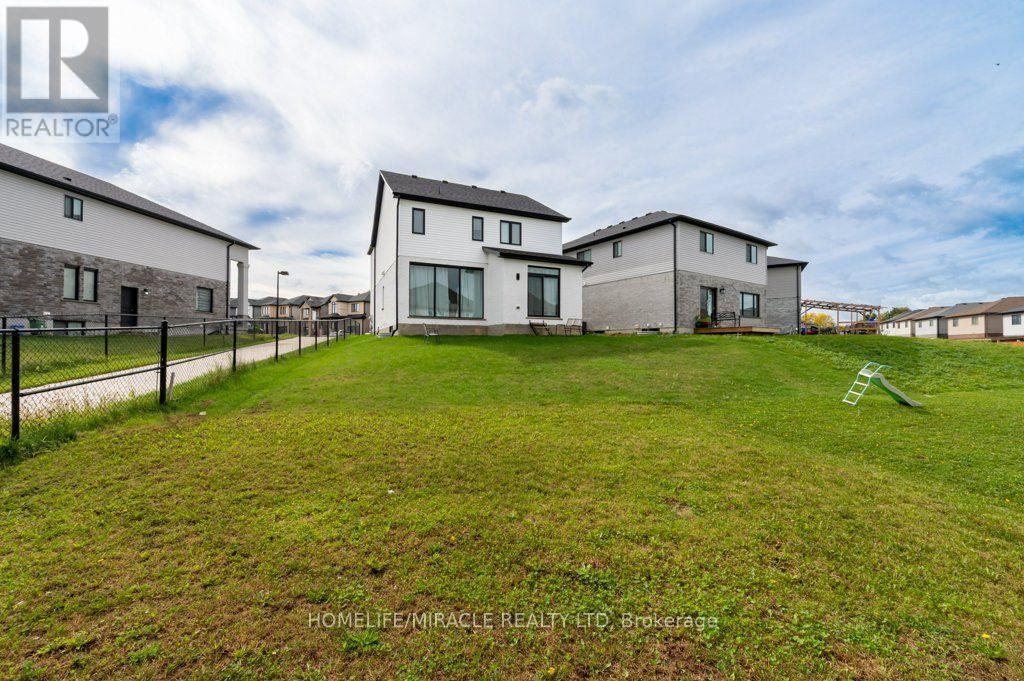 3032 Doyle Drive, London South, ON photo 5