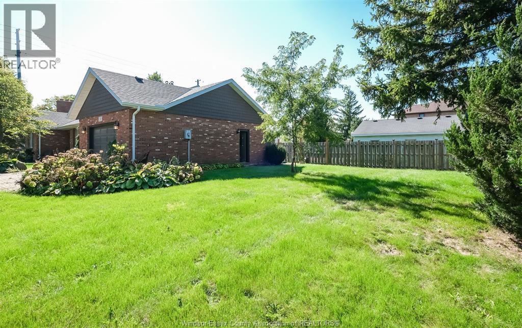 2585 BANWELL - Image 4