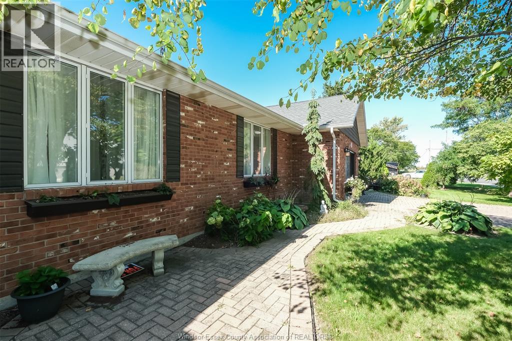 2585 BANWELL - 2