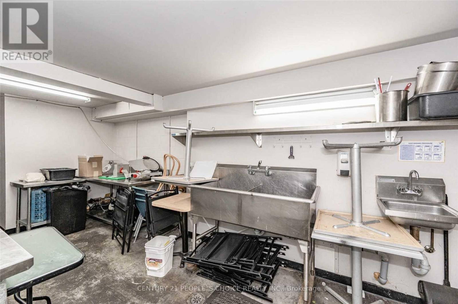 337 Lakeshore Road East — photo 22