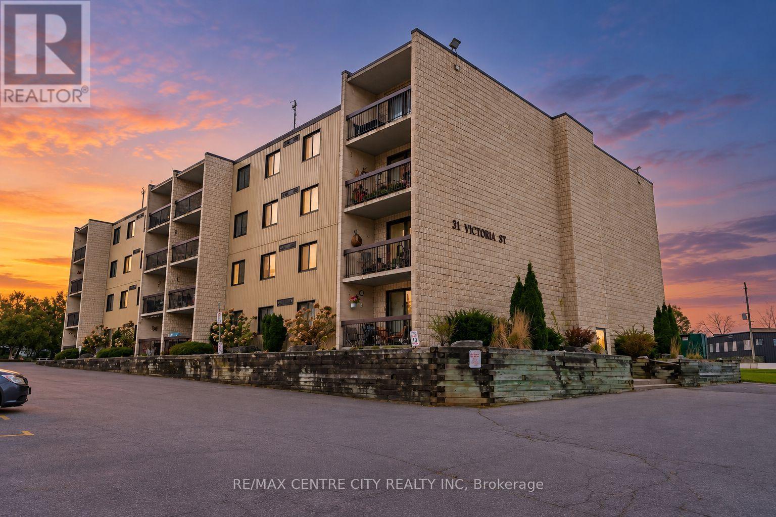 #102 31 VICTORIA STREET S - 1