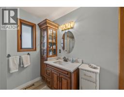 758 Mcmurray Road, Kaleden, BC V0X1N4 Photo 43