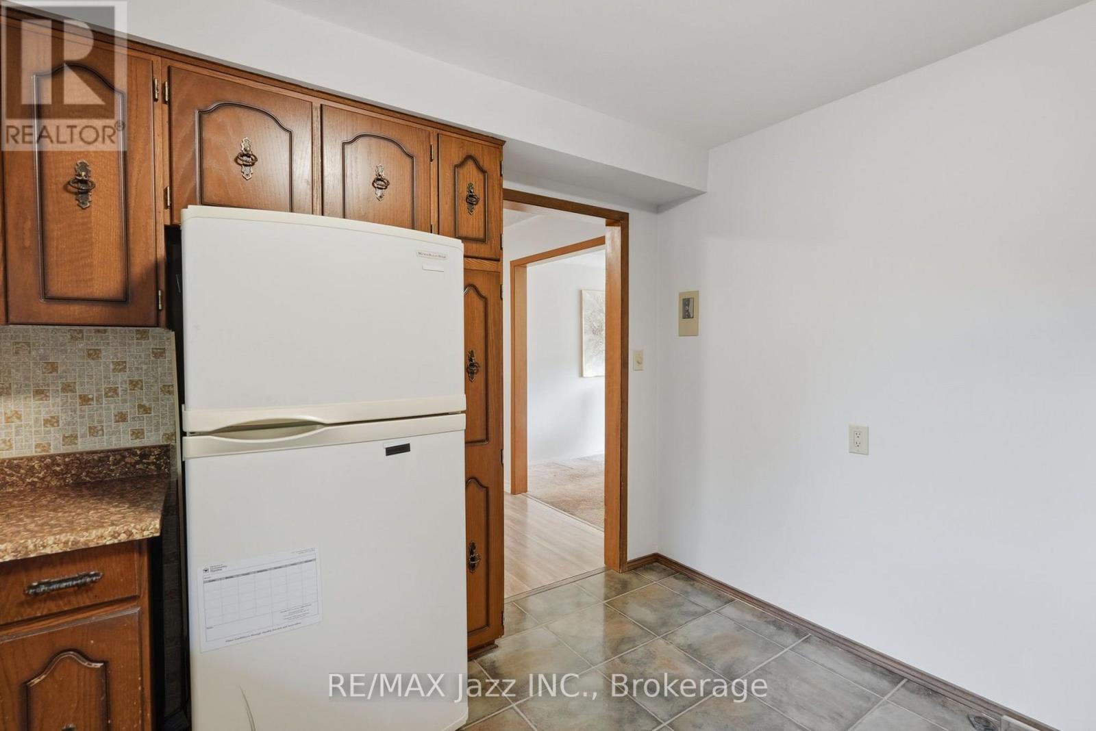 346 CONLIN ROAD E - 19