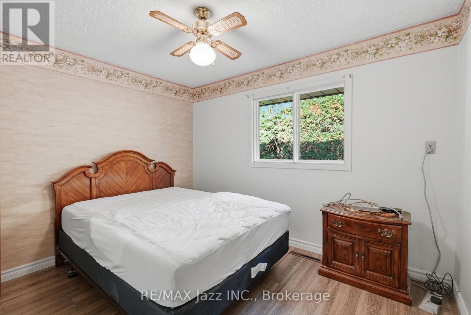 346 CONLIN ROAD E - 28