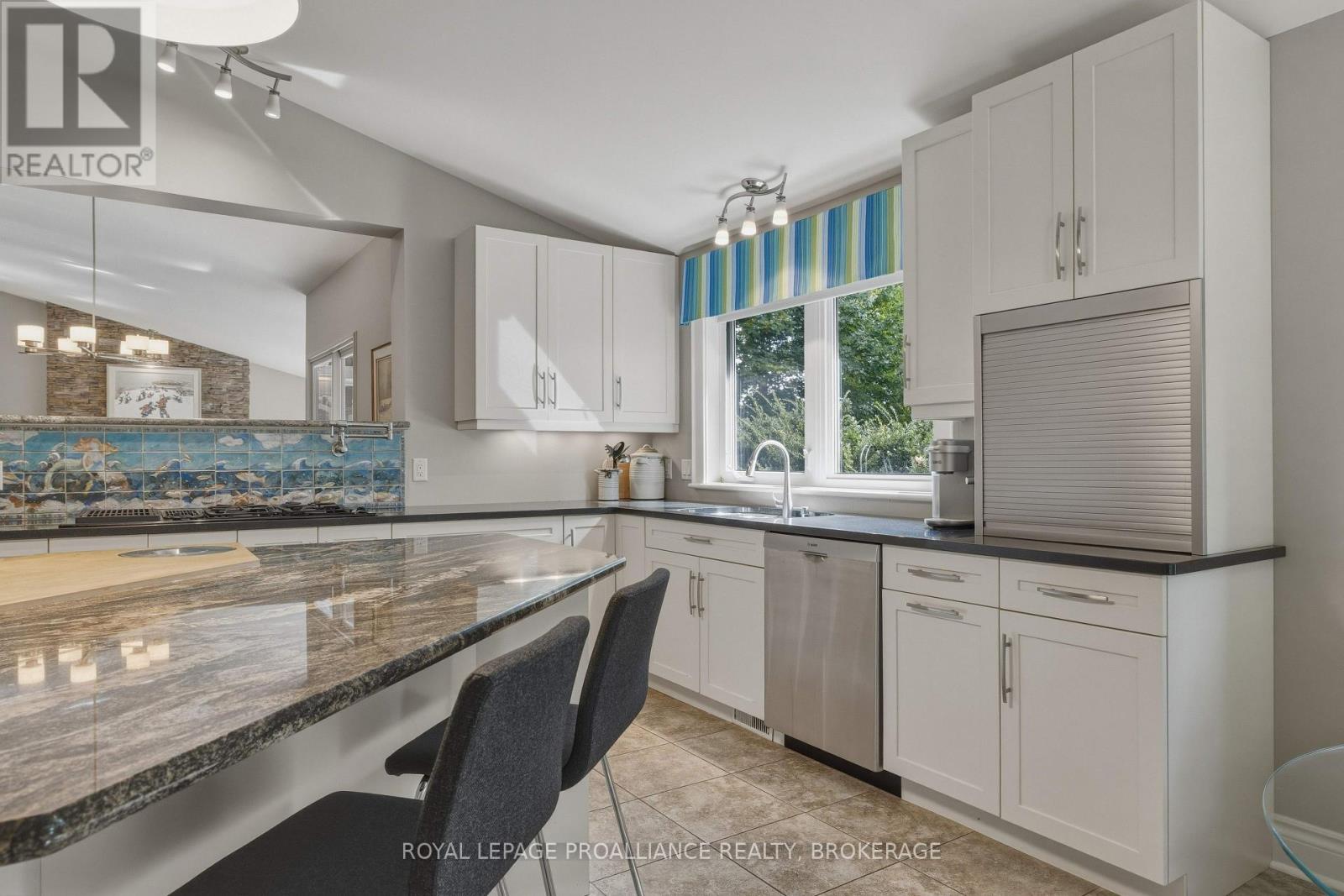 27 RIVERSIDE DRIVE - Image 10