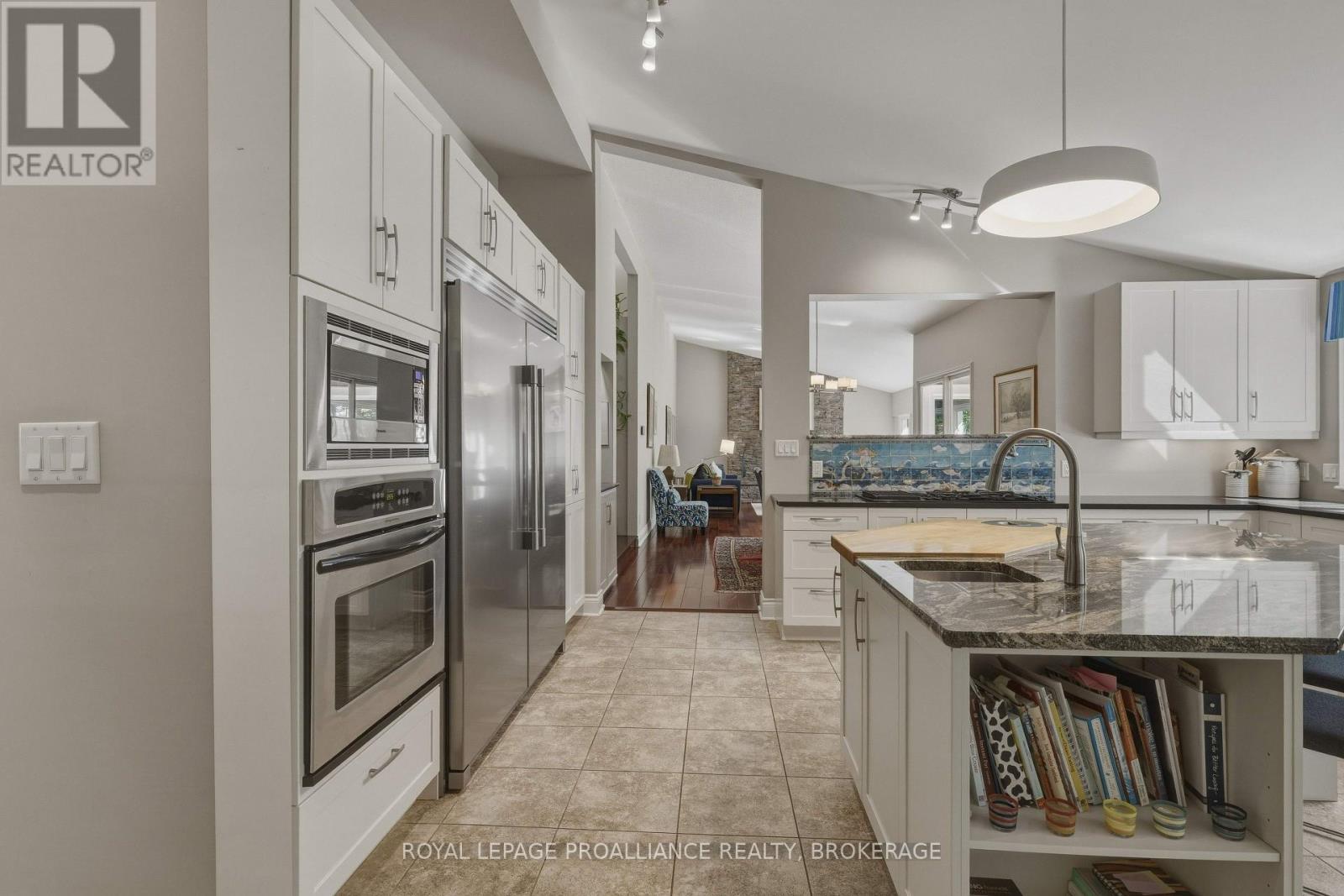 27 RIVERSIDE DRIVE - 12