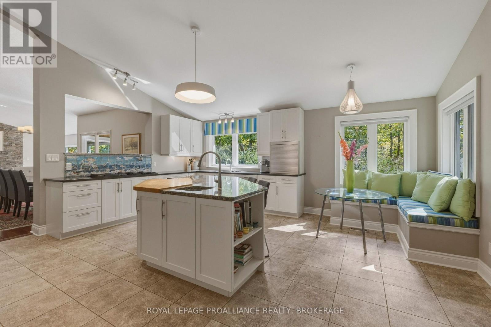 27 RIVERSIDE DRIVE - 8