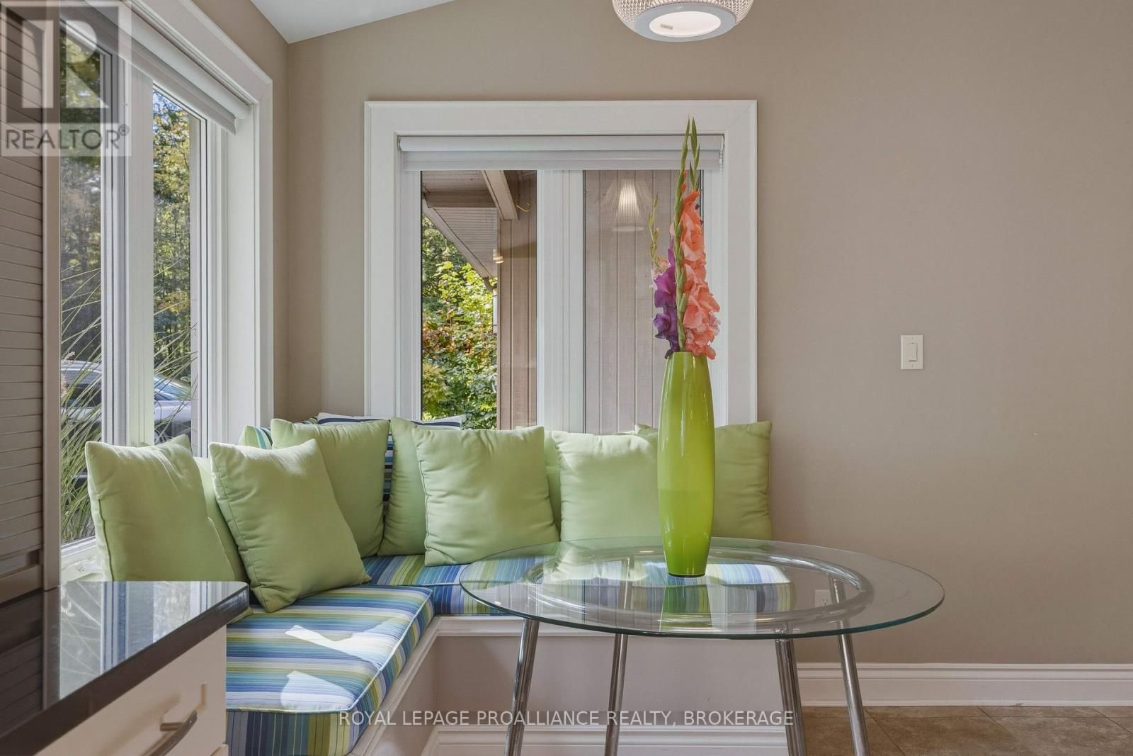 27 RIVERSIDE DRIVE - 9