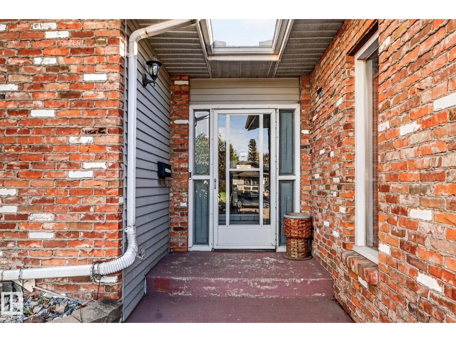 11 Howson Crescent NW, photo 47