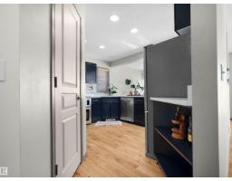 1025 Graham Ct Nw, Edmonton, AB T5T6L4 Photo 9