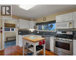 Primary Bedroom - 558 Alder St, Campbell River, BC V9W2P1 Photo 6