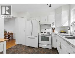 8, 330 Canterbury Drive SW - photo 2