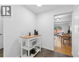8, 330 Canterbury Drive SW - photo 4