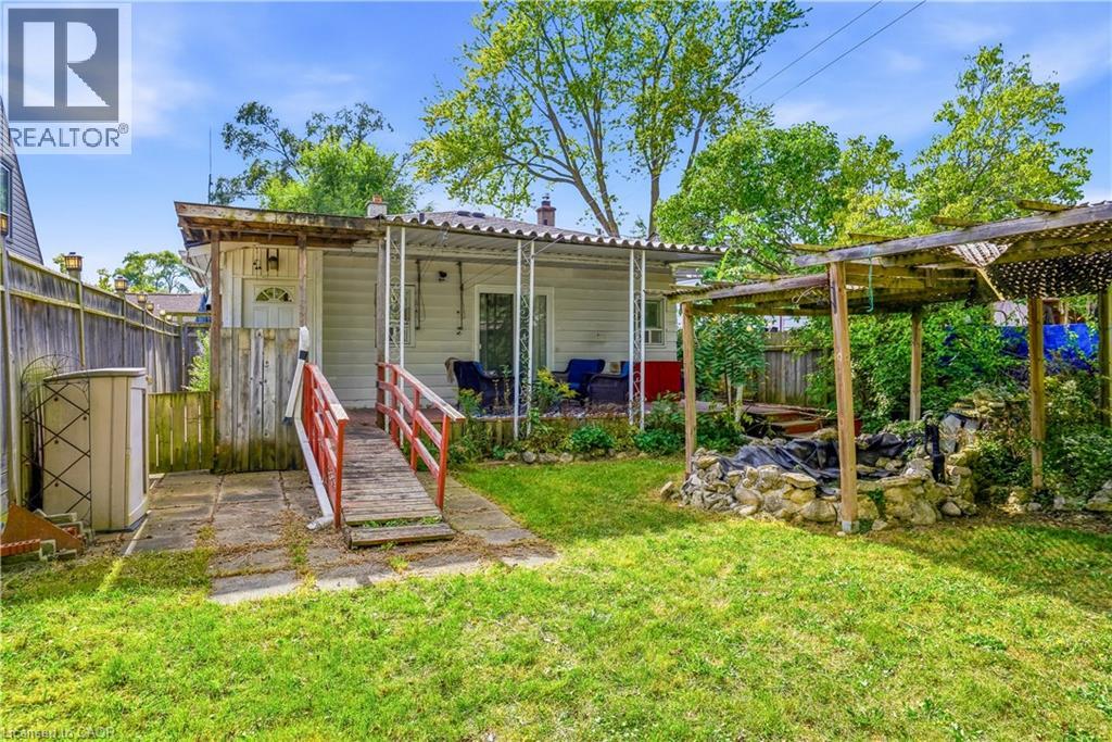 42 Sanderson Street — photo 37