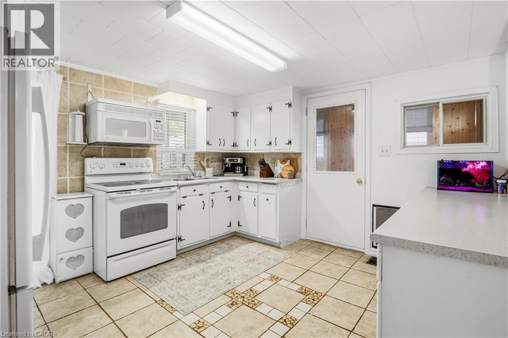 42 Sanderson Street — photo 18
