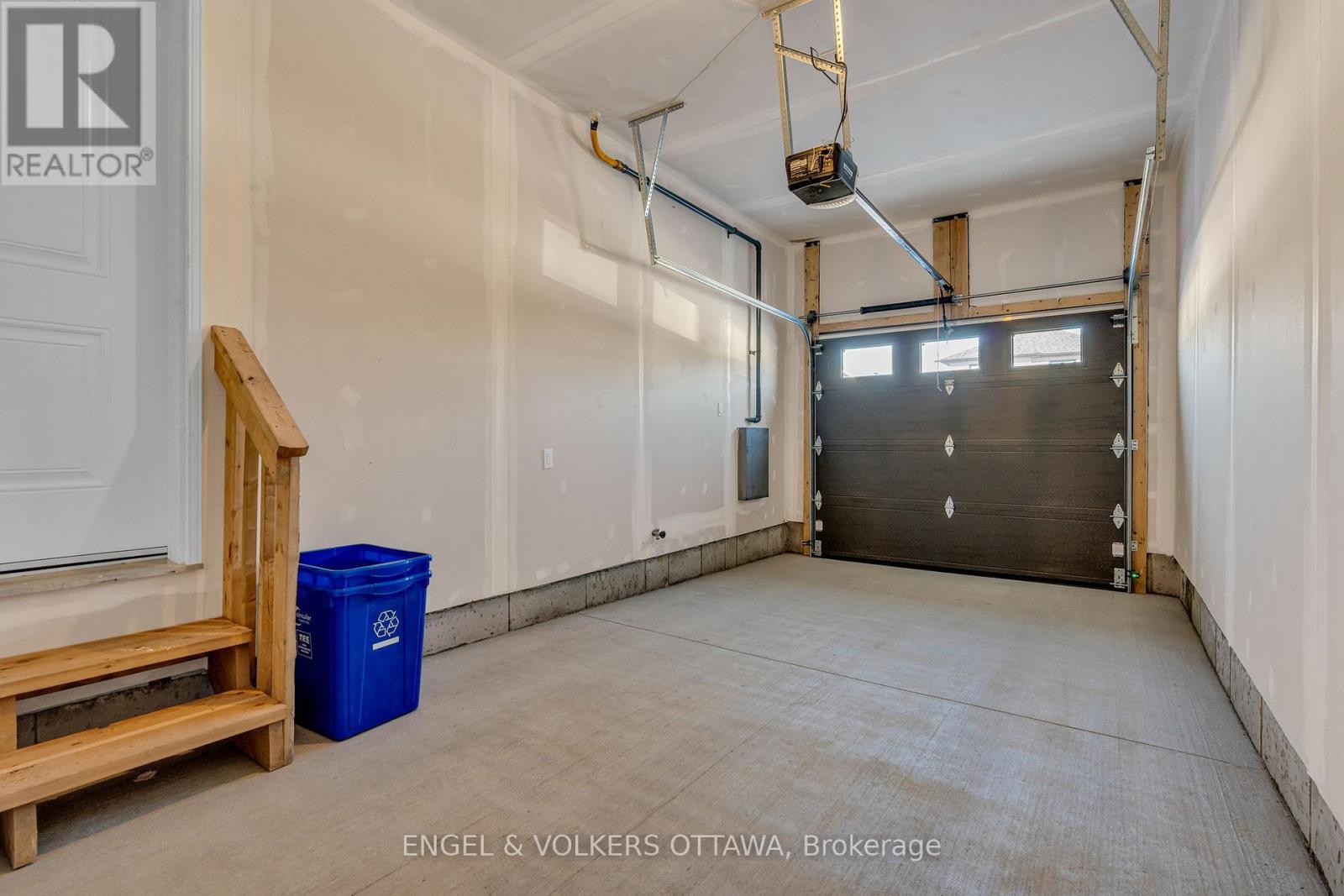 102 Seabert Drive — photo 27