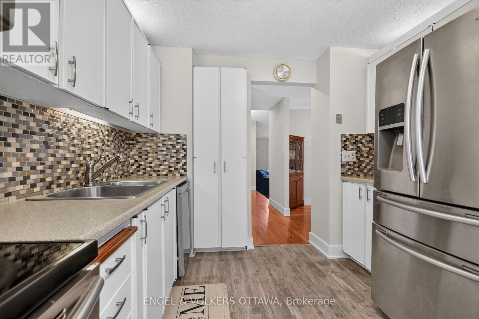 138 SHERWAY DRIVE - Image 12