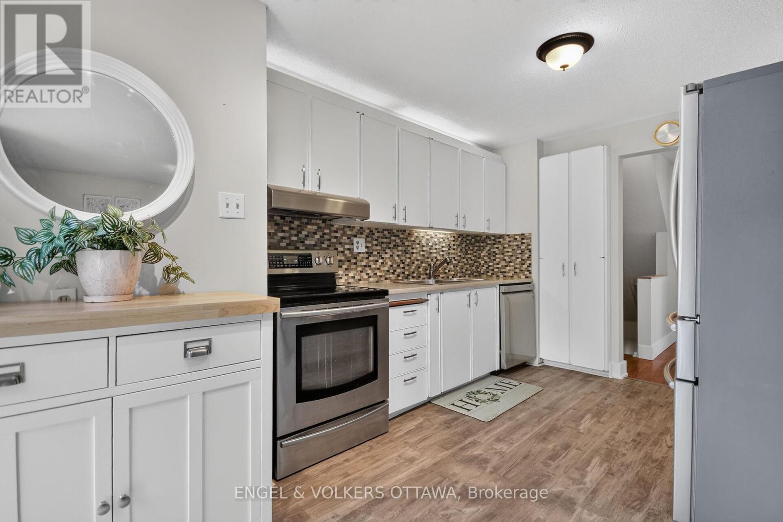 138 SHERWAY DRIVE - Image 13