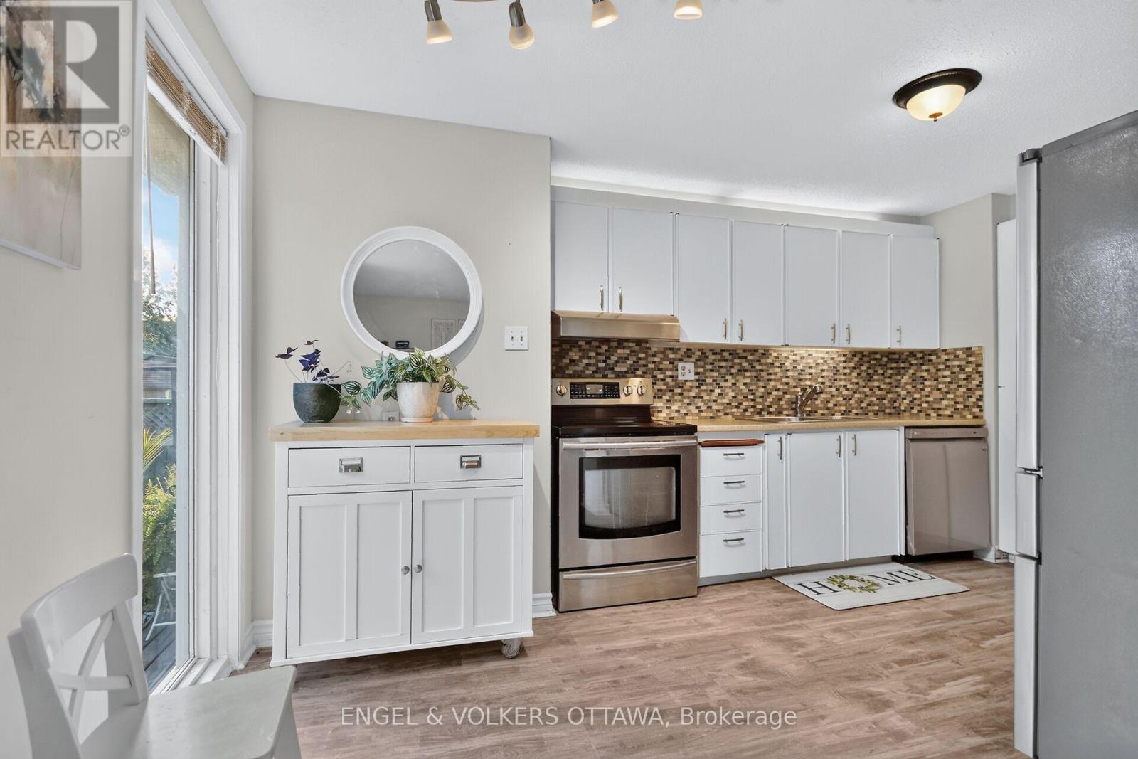 138 SHERWAY DRIVE - 14