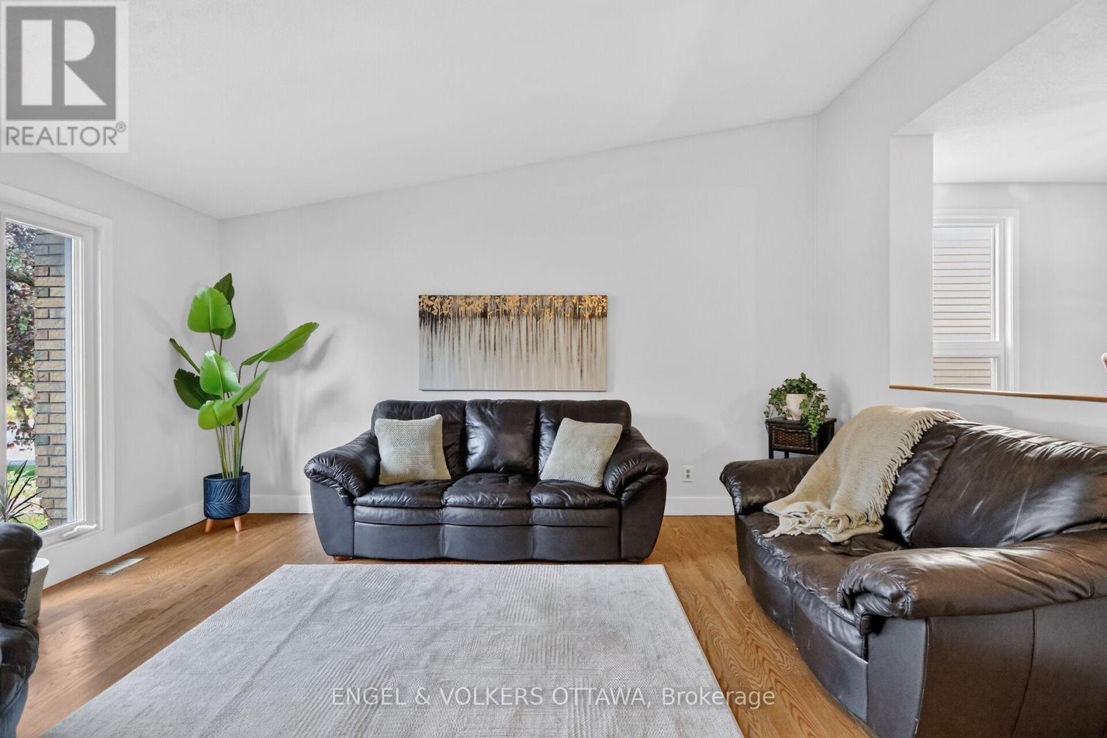 138 SHERWAY DRIVE - 2