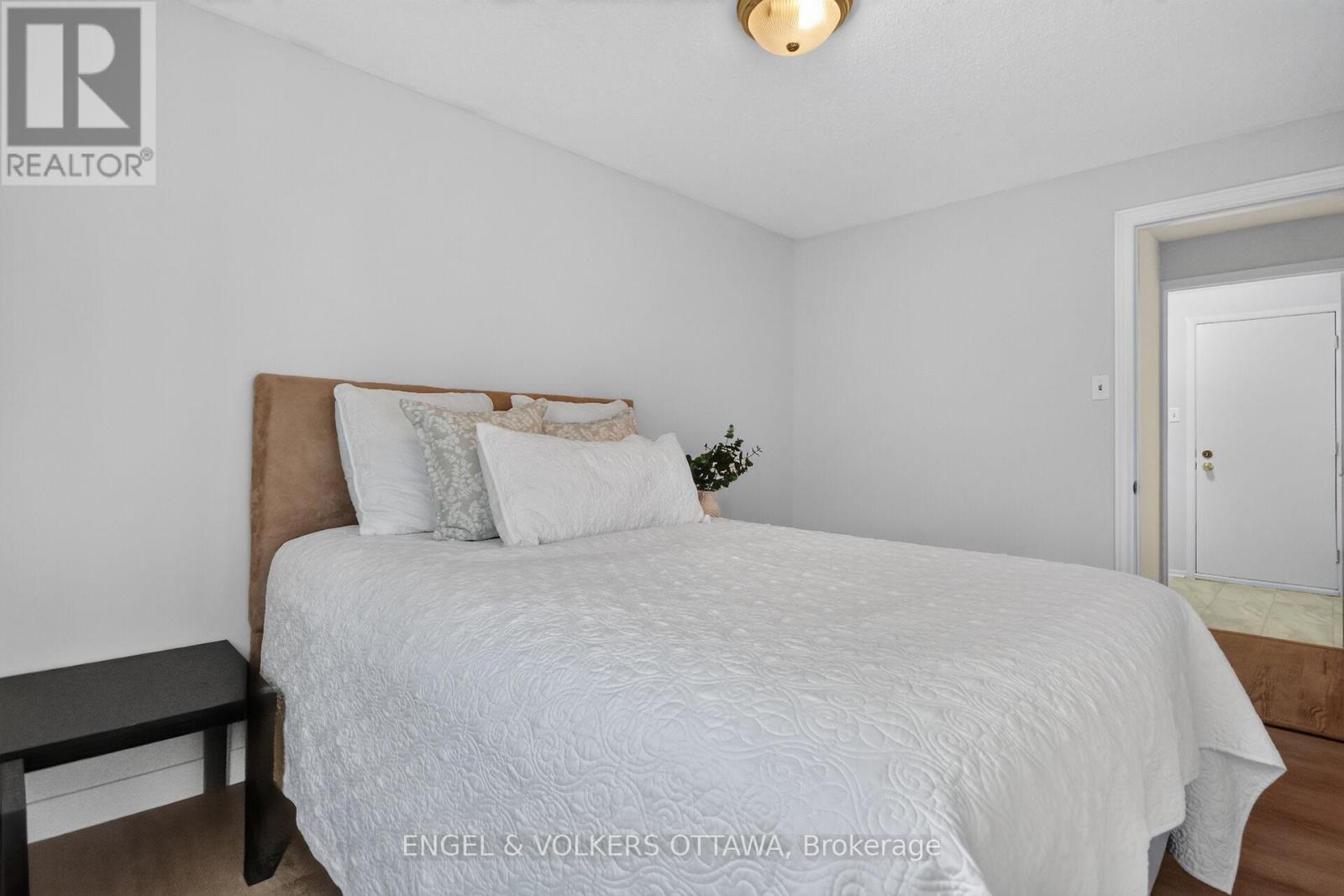 138 SHERWAY DRIVE - Image 20