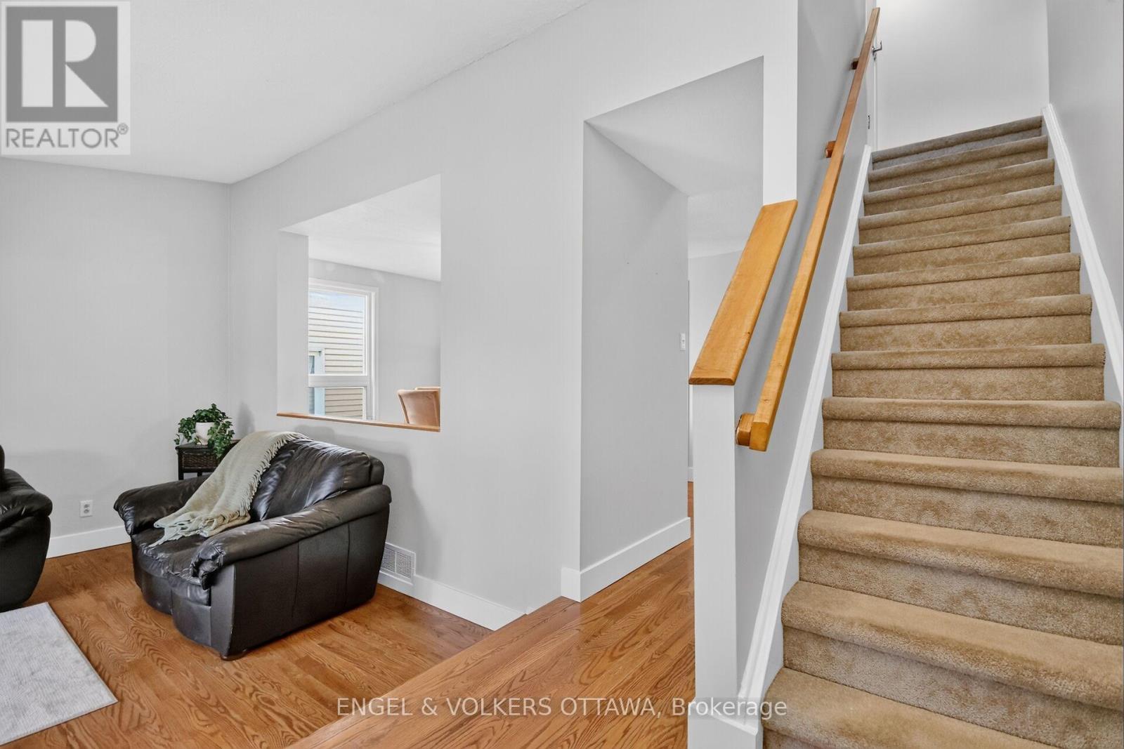 138 SHERWAY DRIVE - Image 23