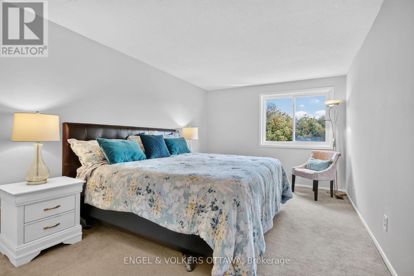 138 SHERWAY DRIVE - 24