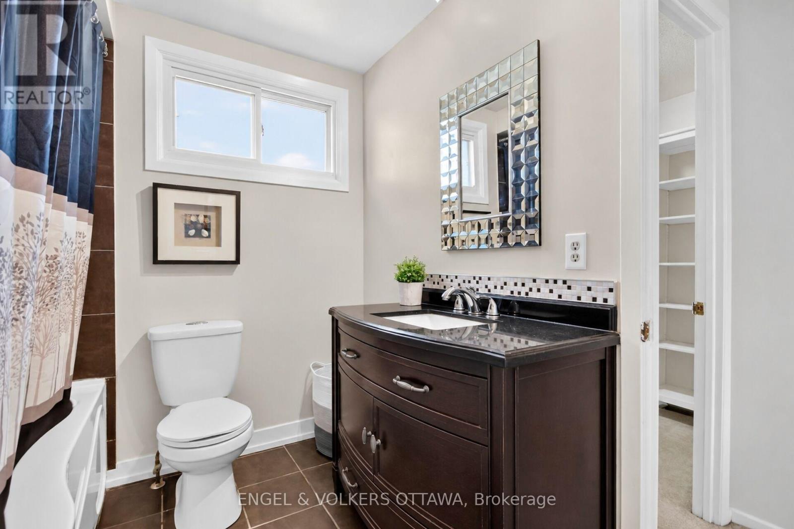 138 SHERWAY DRIVE - 29