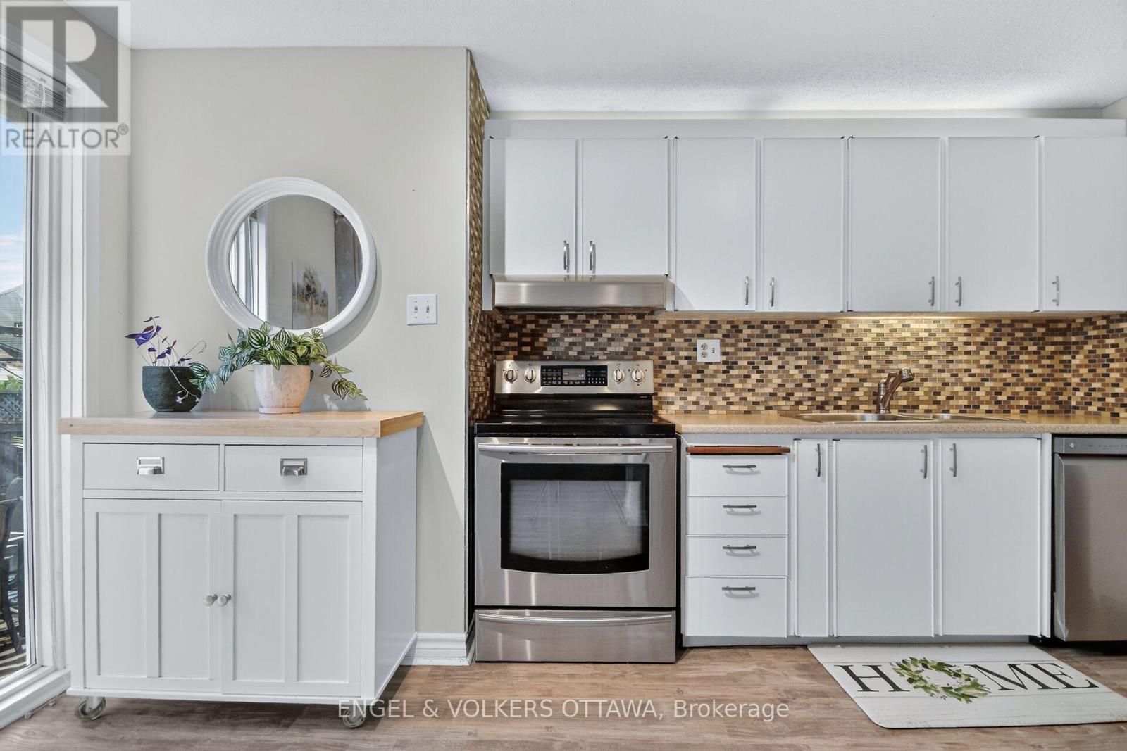 138 SHERWAY DRIVE - 3